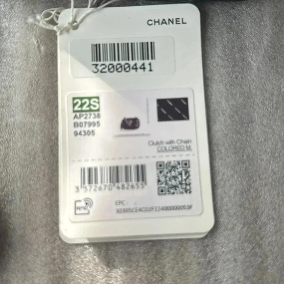 Chanel Black Quilted Mini Lacquered Chain Clutch in lambskin leather - Picture 16 of 16